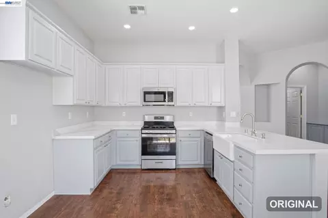 Kitchen - 947 Forecast Ln, Tracy, CA 95377 photo 4 of 4