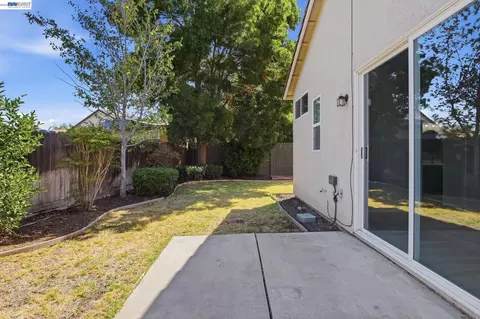 Exterior - 947 Forecast Ln, Tracy, CA 95377 photo 3 of 4