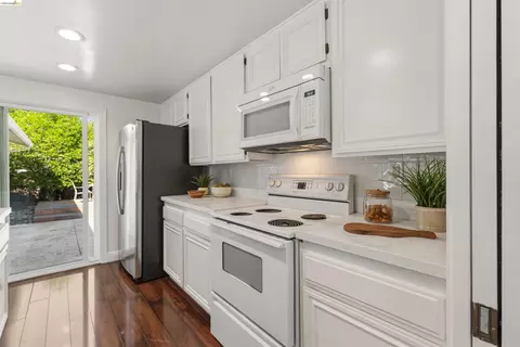 Kitchen - 1363 Swallowtail Rd, Concord, CA 94521 photo 5 of 5