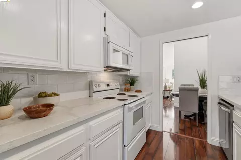 Kitchen - 1363 Swallowtail Rd, Concord, CA 94521 photo 2 of 5