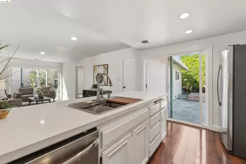 Kitchen - 1363 Swallowtail Rd, Concord, CA 94521 photo 4 of 5