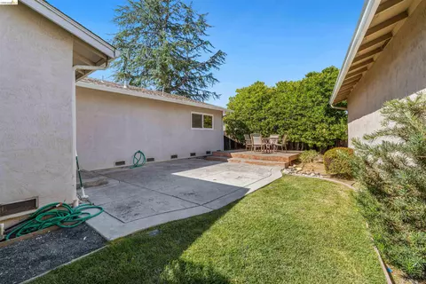 Exterior - 1363 Swallowtail Rd, Concord, CA 94521 photo 4 of 7