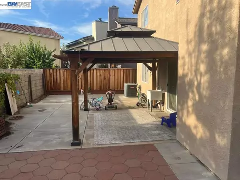 Exterior - 578 W 4th St, Tracy, CA 95376 photo 4 of 7
