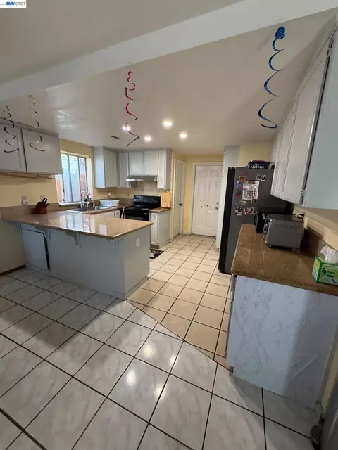 Kitchen - 578 W 4th St, Tracy, CA 95376 photo 2 of 2
