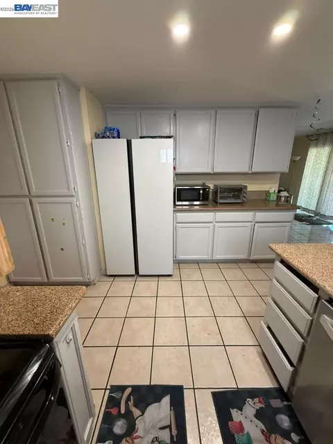 Kitchen - 578 W 4th St, Tracy, CA 95376 photo 1 of 2