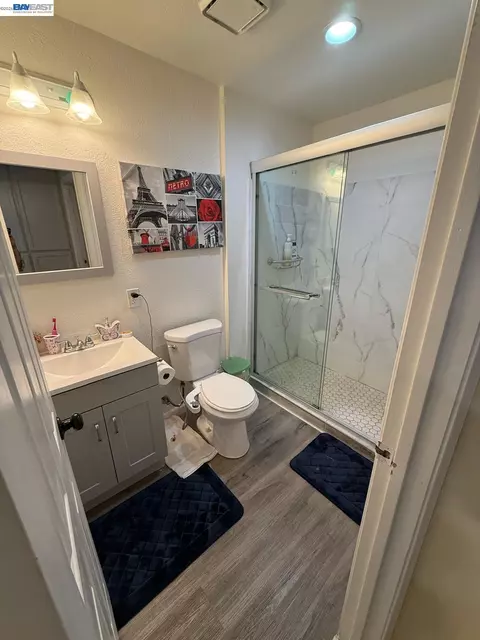 Bath - 578 W 4th St, Tracy, CA 95376 photo 2 of 4
