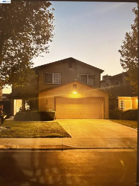 Exterior - 578 W 4th St, Tracy, CA 95376 photo 3 of 7
