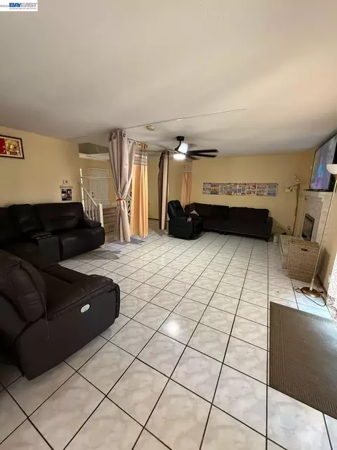 Living - 578 W 4th St, Tracy, CA 95376 photo 1 of 1