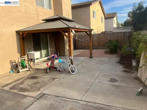 Exterior - 578 W 4th St, Tracy, CA 95376 photo 6 of 7