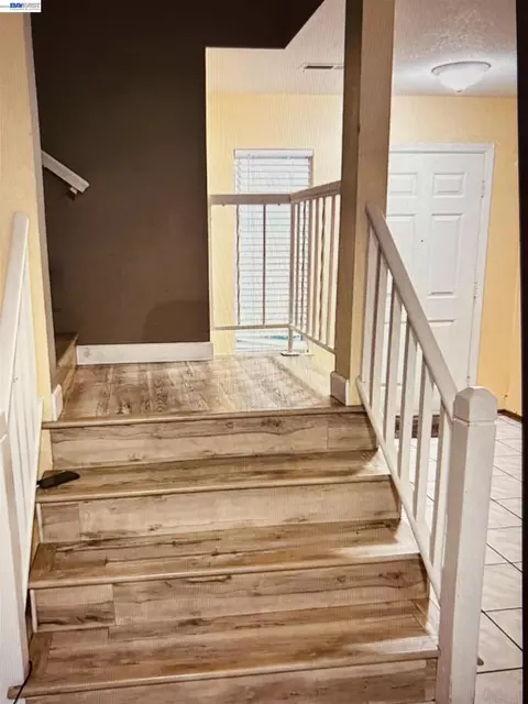 Entry Way - 578 W 4th St, Tracy, CA 95376 photo 3 of 3