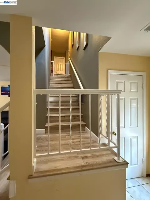 Entry Way - 578 W 4th St, Tracy, CA 95376 photo 2 of 3