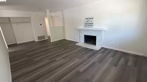 Living - 1178 Roleen Dr, Vallejo, CA 94589 photo 2 of 4