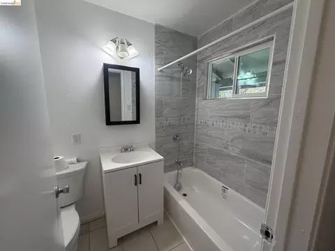 Bath - 1178 Roleen Dr, Vallejo, CA 94589 photo 1 of 2