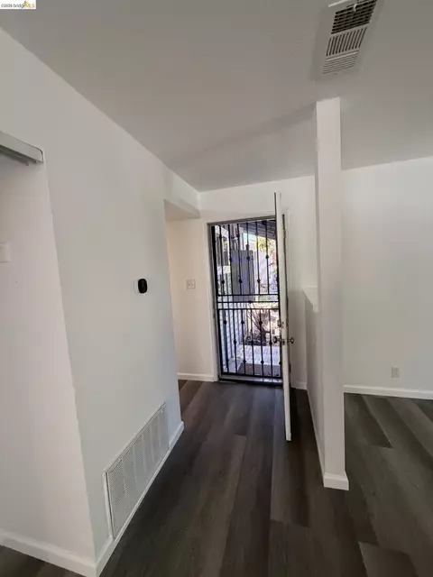 Entry Way - 1178 Roleen Dr, Vallejo, CA 94589 photo 1 of 8