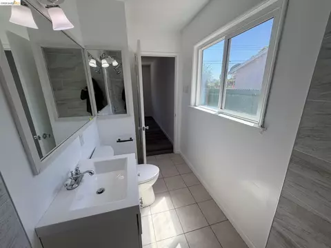 Bath - 1178 Roleen Dr, Vallejo, CA 94589 photo 2 of 2