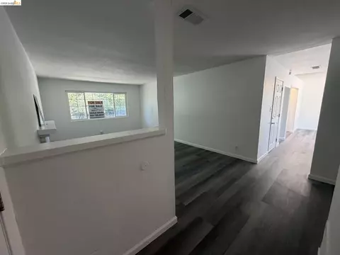 Entry Way - 1178 Roleen Dr, Vallejo, CA 94589 photo 2 of 8