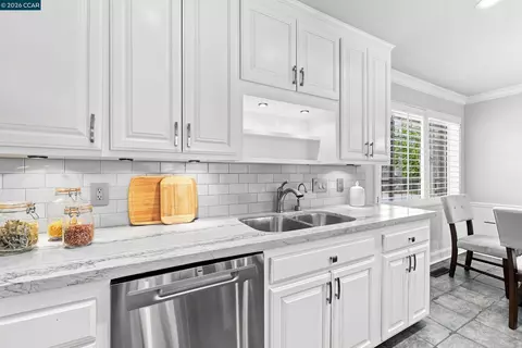 Kitchen - 4044 Poplar Ave, Concord, CA 94521 photo 3 of 4