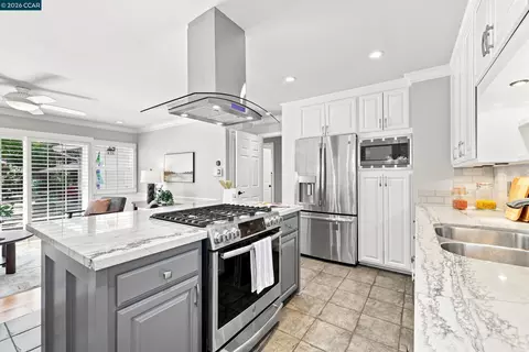 Kitchen - 4044 Poplar Ave, Concord, CA 94521 photo 4 of 4