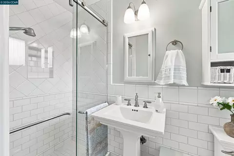 Bath - 4044 Poplar Ave, Concord, CA 94521 photo 1 of 2