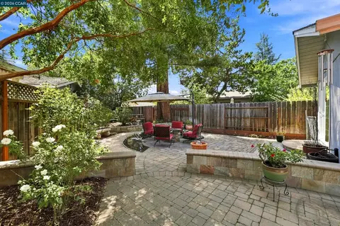 Exterior - 4044 Poplar Ave, Concord, CA 94521 photo 6 of 11