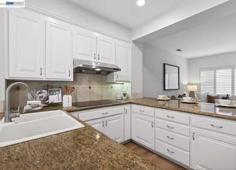 Kitchen - 455 Eagle Valley Way, Danville, CA 94506 photo 4 of 5