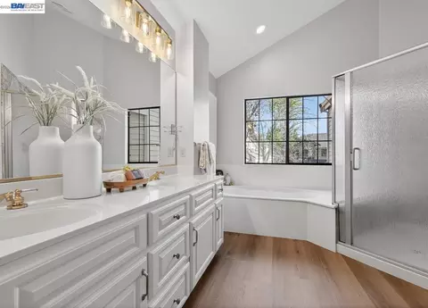 Bath - 455 Eagle Valley Way, Danville, CA 94506 photo 3 of 4