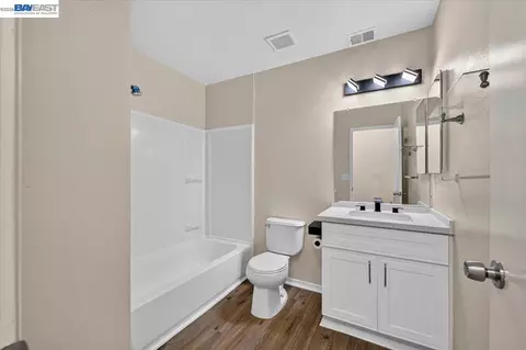 Bath - 2650 Colony Dr, Tracy, CA 95376 photo 1 of 4