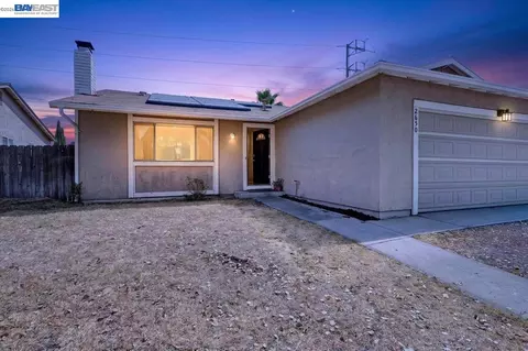 Exterior - 2650 Colony Dr, Tracy, CA 95376 photo 4 of 20