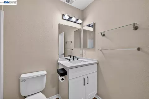 Bath - 2650 Colony Dr, Tracy, CA 95376 photo 2 of 4