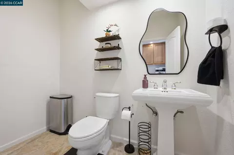 Bath - 2420 Rushcreek Pl, Vallejo, CA 94591 photo 3 of 3