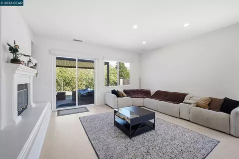 Living - 2420 Rushcreek Pl, Vallejo, CA 94591 photo 5 of 7