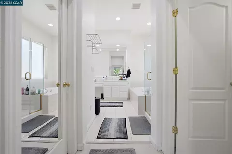 Entry Way - 2420 Rushcreek Pl, Vallejo, CA 94591 photo 4 of 6