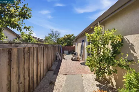 Exterior - 2420 Rushcreek Pl, Vallejo, CA 94591 photo 10 of 10