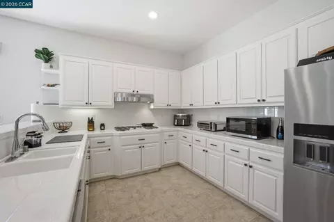 Kitchen - 2420 Rushcreek Pl, Vallejo, CA 94591 photo 1 of 4