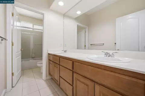 Bath - 2420 Rushcreek Pl, Vallejo, CA 94591 photo 1 of 3