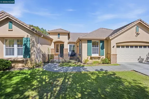 Exterior - 2420 Rushcreek Pl, Vallejo, CA 94591 photo 2 of 10