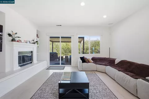 Living - 2420 Rushcreek Pl, Vallejo, CA 94591 photo 6 of 7