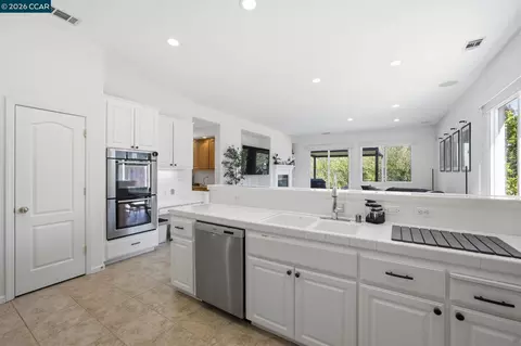 Kitchen - 2420 Rushcreek Pl, Vallejo, CA 94591 photo 4 of 4