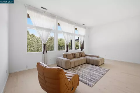 Living - 2420 Rushcreek Pl, Vallejo, CA 94591 photo 4 of 7