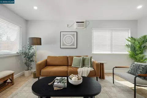 Living - 133 E Trident, Pittsburg, CA 94565 photo 4 of 4