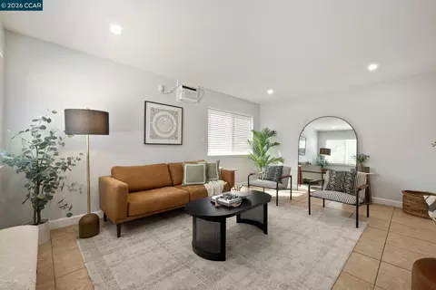 Living - 133 E Trident, Pittsburg, CA 94565 photo 2 of 4