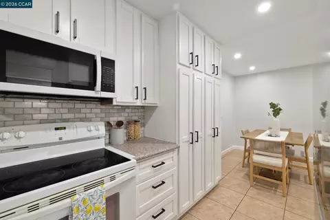 Kitchen - 133 E Trident, Pittsburg, CA 94565 photo 4 of 4