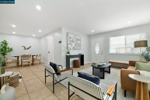 Living - 133 E Trident, Pittsburg, CA 94565 photo 3 of 4