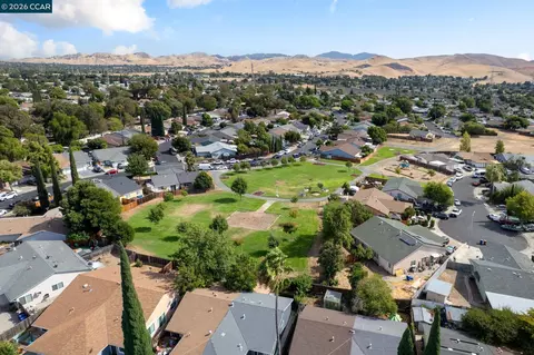 View/Area - 133 E Trident, Pittsburg, CA 94565 photo 7 of 8