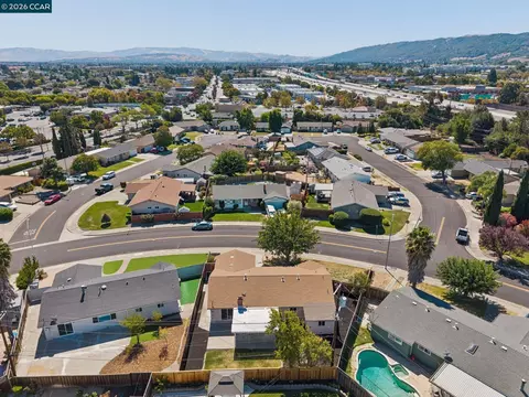 View/Area - 7597 Canterbury Ln, Dublin, CA 94568 photo 2 of 4