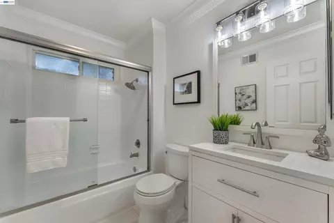 Bath - 111 Silver Cloud Pl, Danville, CA 94526 photo 2 of 4