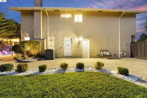 Exterior - 111 Silver Cloud Pl, Danville, CA 94526 photo 5 of 11