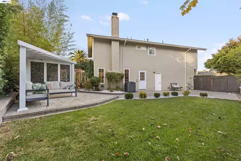 Exterior - 111 Silver Cloud Pl, Danville, CA 94526 photo 4 of 11