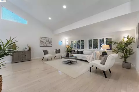Living - 111 Silver Cloud Pl, Danville, CA 94526 photo 1 of 6