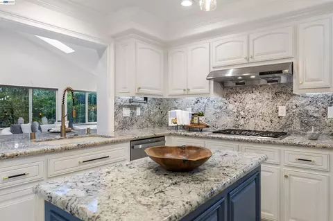 Kitchen - 111 Silver Cloud Pl, Danville, CA 94526 photo 4 of 5